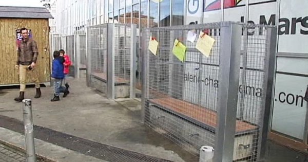 Странное решение вопроса о бездомных во Франции (5 фото)