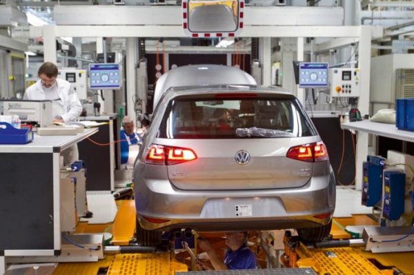 Как делают автомобили Volkswagen (21 фото) Как делают автомобили Volkswagen (21 фото)