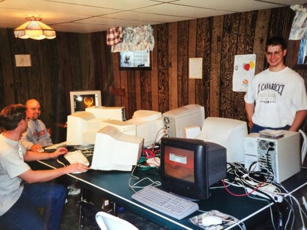 Тяжелая жизнь геймеров в конце 90-х (5 фото)