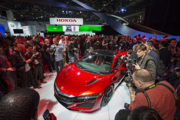 Представлен серийный суперкар Acura NSX (17 фото) Представлен серийный суперкар Acura NSX (17 фото)