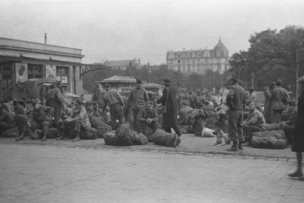 Снимки, сделанные неизвестным солдатом во времена Второй мировой войны (21 фото) Снимки, сделанные неизвестным солдатом во времена Второй мировой войны (21 фото)