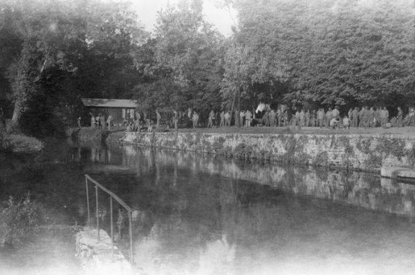 Снимки, сделанные неизвестным солдатом во времена Второй мировой войны (21 фото) Снимки, сделанные неизвестным солдатом во времена Второй мировой войны (21 фото)