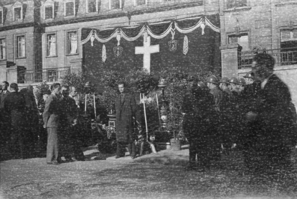 Снимки, сделанные неизвестным солдатом во времена Второй мировой войны (21 фото) Снимки, сделанные неизвестным солдатом во времена Второй мировой войны (21 фото)