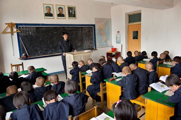 Как живут люди в КНДР? (13 фото)