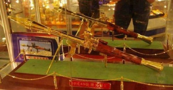 Оружие из золота и драгоценных металлов (19 фото)