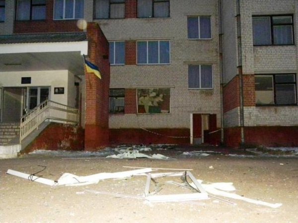 Мужик принес в школу гранатомет (7 фото) Мужик принес в школу гранатомет (7 фото)