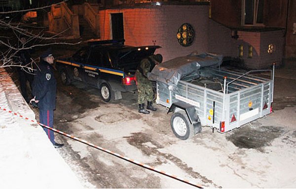 Мужик принес в школу гранатомет (7 фото) Мужик принес в школу гранатомет (7 фото)