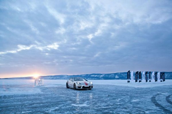 Porsche Panamera Turbo S на льду Байкала (18 фото)