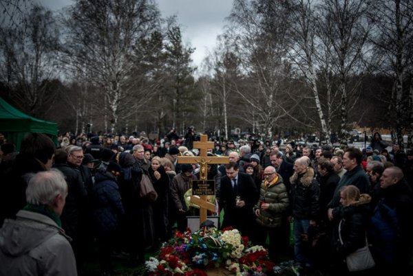 В Москве простились с убитым политиком Борисом Немцовым (44 фото) В Москве простились с убитым политиком Борисом Немцовым (44 фото)