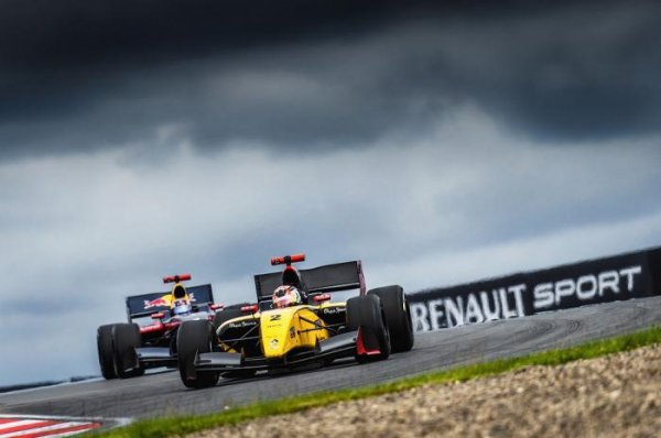 Формула Renault 3.5 в России (33 фото) Формула Renault 3.5 в России (33 фото)