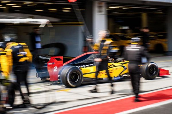 Формула Renault 3.5 в России (33 фото) Формула Renault 3.5 в России (33 фото)