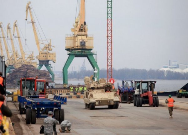 В Латвию прибыли американские военнослужащие (11 фото)