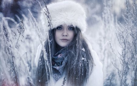 Девушки и природа.