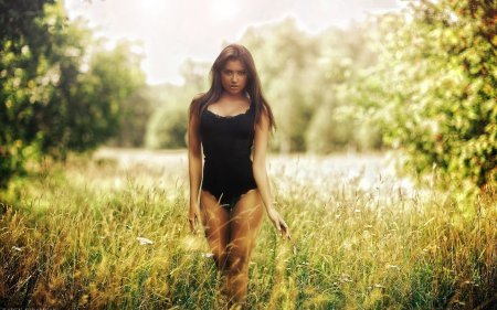 Девушки и природа.