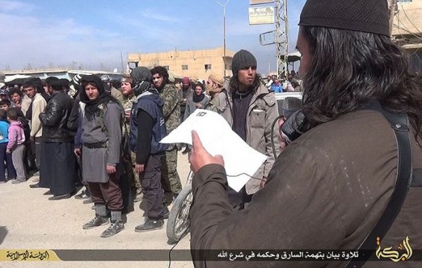 Боевики ИГИЛа вновь отрубили руку вору (8 фото) Боевики ИГИЛа вновь отрубили руку вору (8 фото)