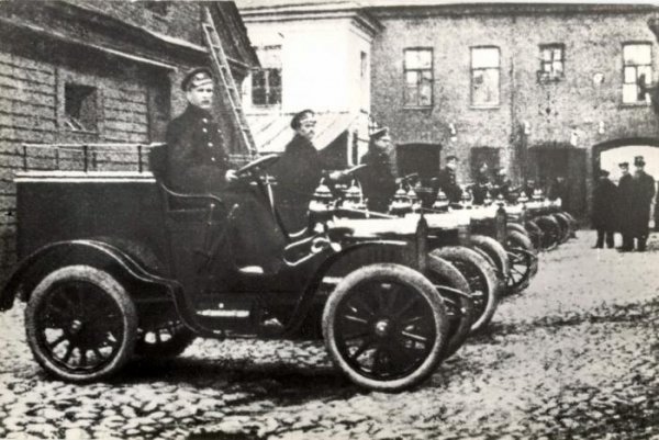 Первые российские автомобили (14 фото)